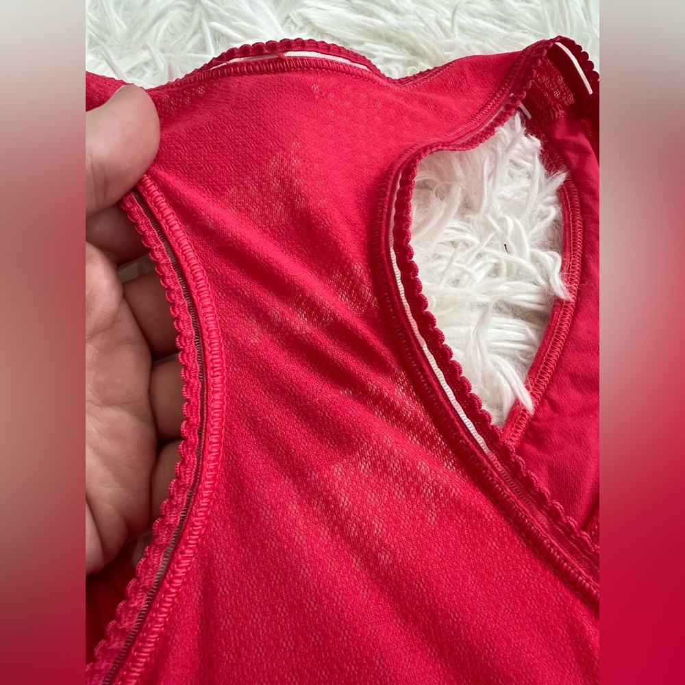 Lululemon Deep Breath Tank in Lush Coral Scalloped Trim - Size 6 - Picture 7 of 9